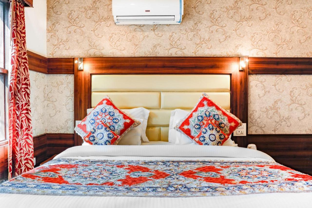 Pahalgam Retreat Hotel Exterior photo
